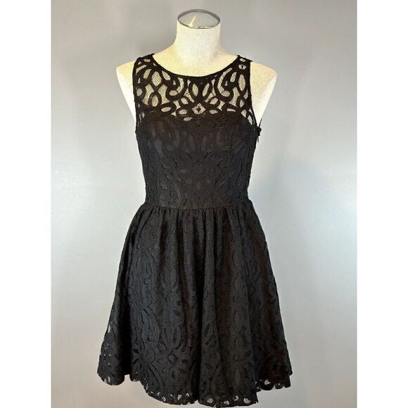 Lauren Conrad NWT Metallic Lace Dress in Black Size 4 - Picture 1 of 4